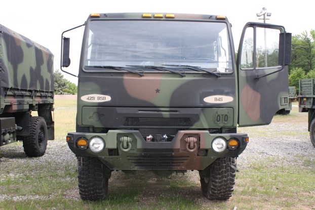 WarWheels.Net - Photos of the M1078 LMTV (Unarmored) 2 1/2 Ton Truck.